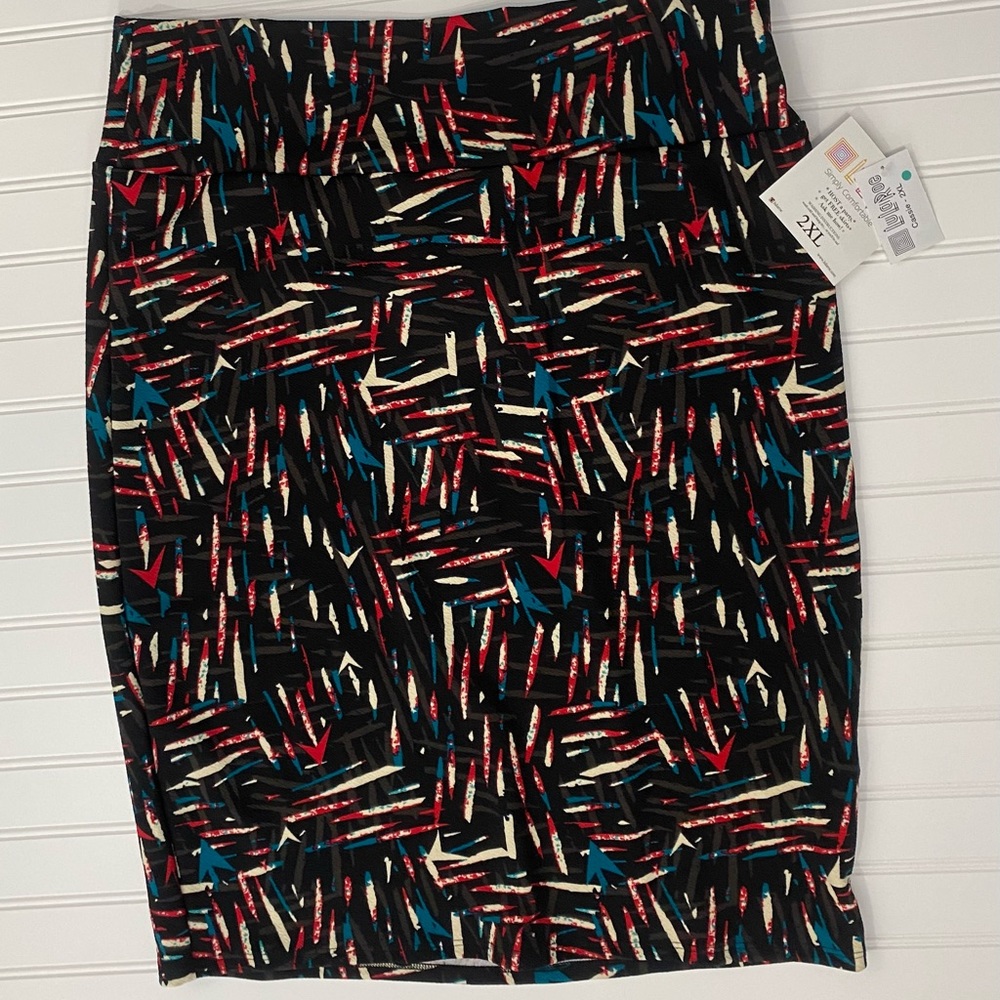 New With Tags 2XL Pencil Skirt LuLaRoe Cassie Black Background